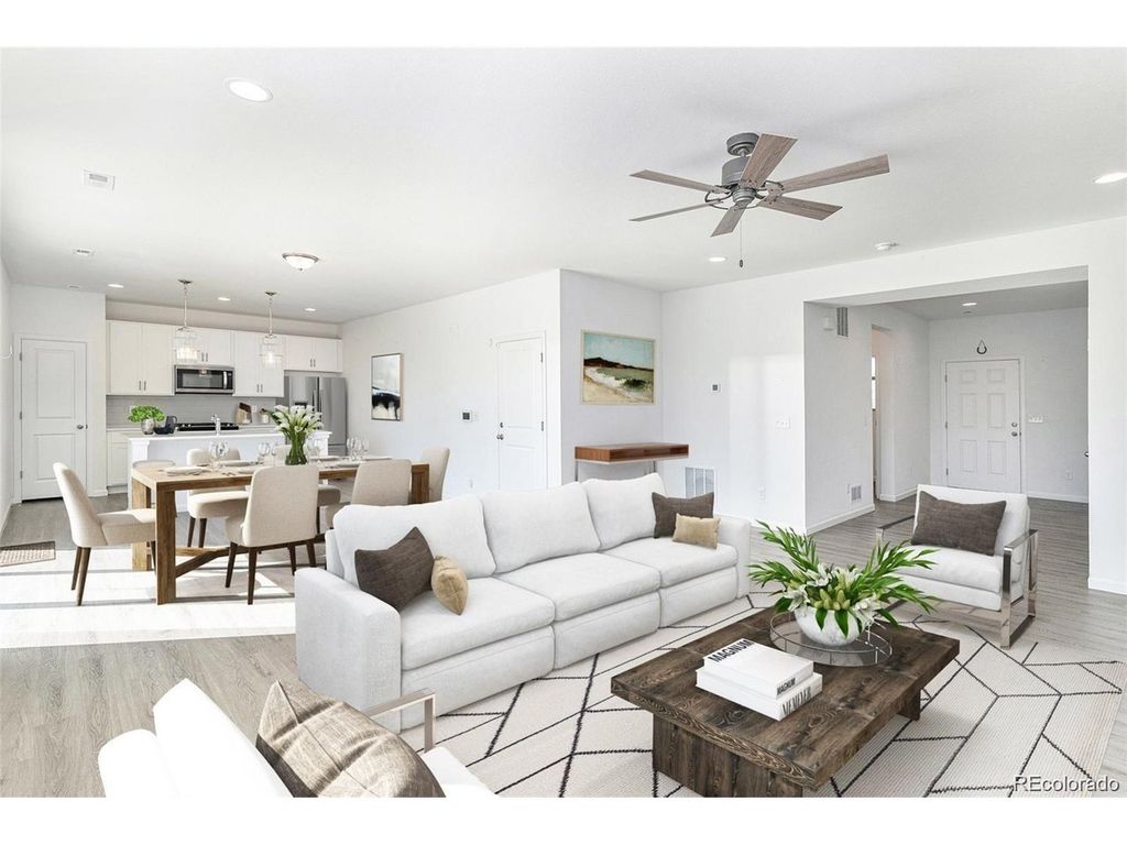 126 S Vandriver Way, Aurora, CO 80018