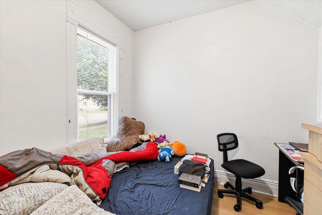 1010 N DIVISION STREET, Appleton, WI 54911
