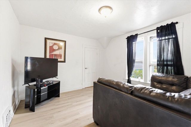 1010 N DIVISION STREET, Appleton, WI 54911