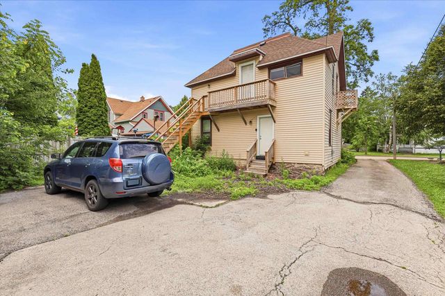 1010 N DIVISION STREET, Appleton, WI 54911