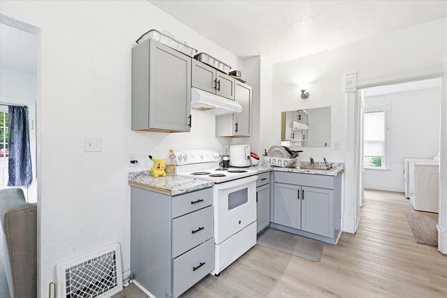 1010 N DIVISION STREET, Appleton, WI 54911