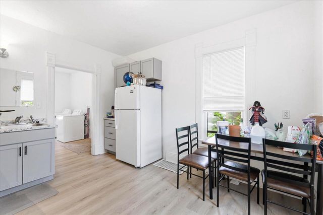 1010 N DIVISION STREET, Appleton, WI 54911