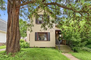 1010 N DIVISION STREET, Appleton, WI 54911