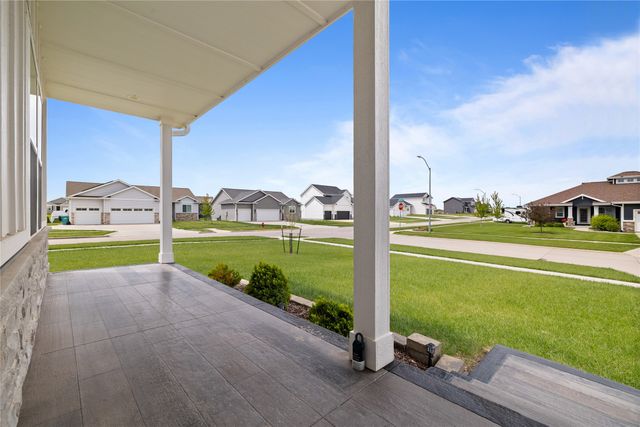 834 33rd Court SW, Altoona, IA 50009