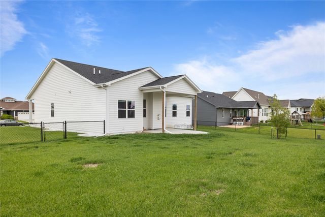 834 33rd Court SW, Altoona, IA 50009