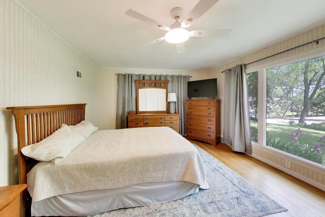 1030 Jenkins DRIVE, Fontana, WI 53125