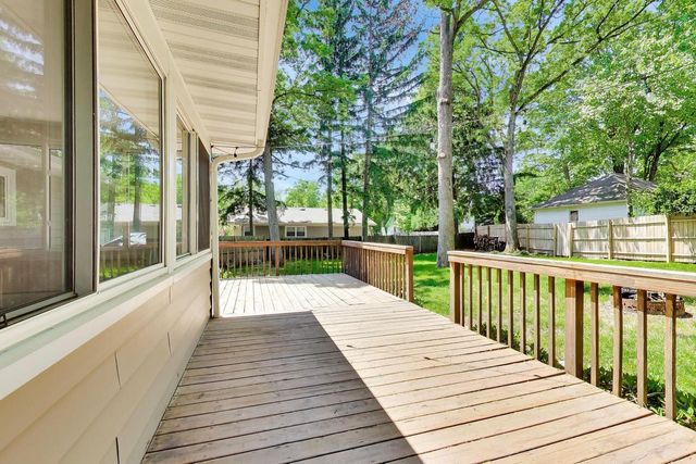 1030 Jenkins DRIVE, Fontana, WI 53125