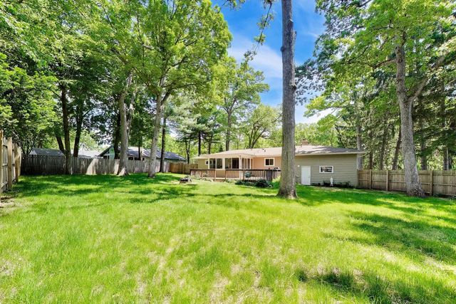 1030 Jenkins DRIVE, Fontana, WI 53125