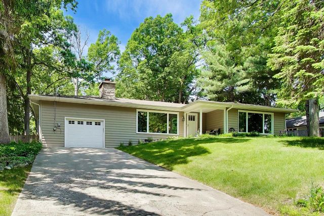 1030 Jenkins DRIVE, Fontana, WI 53125