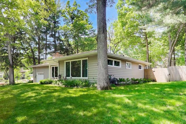 1030 Jenkins DRIVE, Fontana, WI 53125