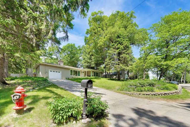 1030 Jenkins DRIVE, Fontana, WI 53125