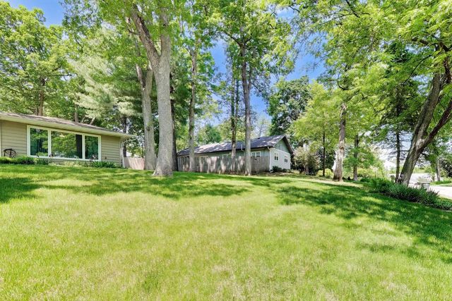 1030 Jenkins DRIVE, Fontana, WI 53125