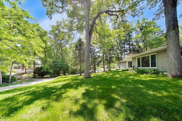 1030 Jenkins DRIVE, Fontana, WI 53125
