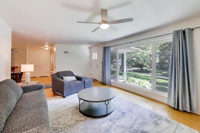 1030 Jenkins DRIVE, Fontana, WI 53125