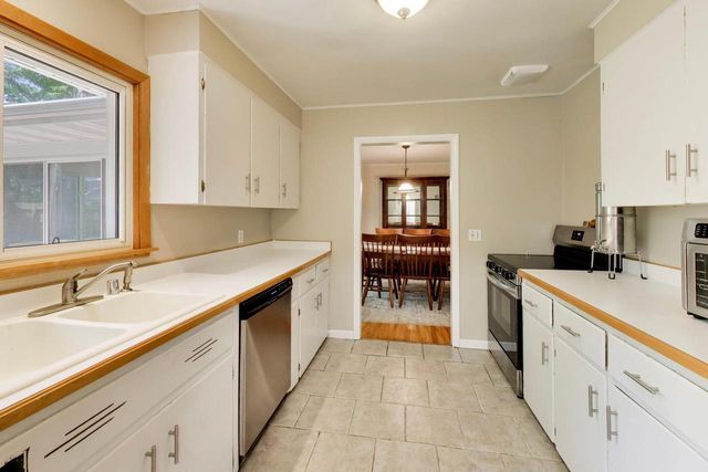 1030 Jenkins DRIVE, Fontana, WI 53125