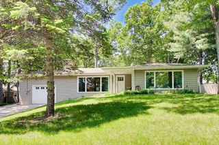 1030 Jenkins DRIVE, Fontana, WI 53125