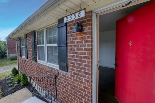2538 Woodberry Dr, Nashville, TN 37214