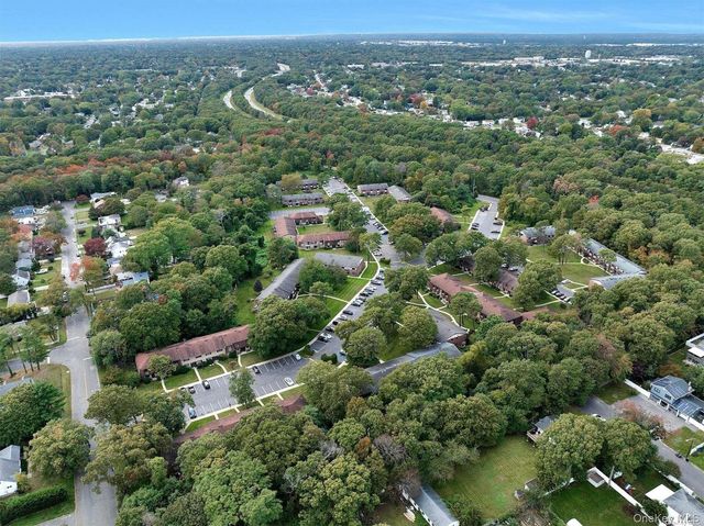 191 Newbrook Lane 191, Bay Shore, NY 11706