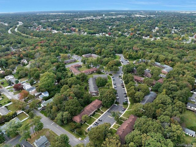 191 Newbrook Lane 191, Bay Shore, NY 11706