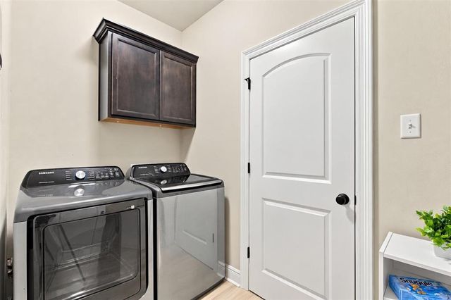 7962 Lecompte Townes, Iowa, LA 70647