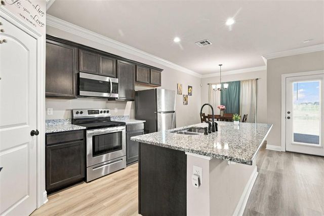 7962 Lecompte Townes, Iowa, LA 70647