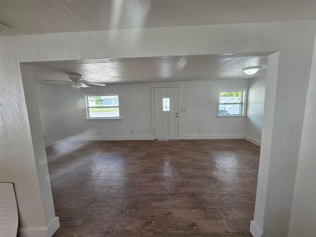 Image 11 of property listing at 503 OLIVE AVENUE, Nokomis, FL 34275
