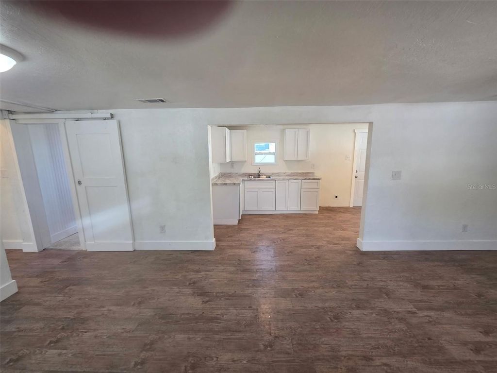 Image 15 of property listing at 503 OLIVE AVENUE, Nokomis, FL 34275