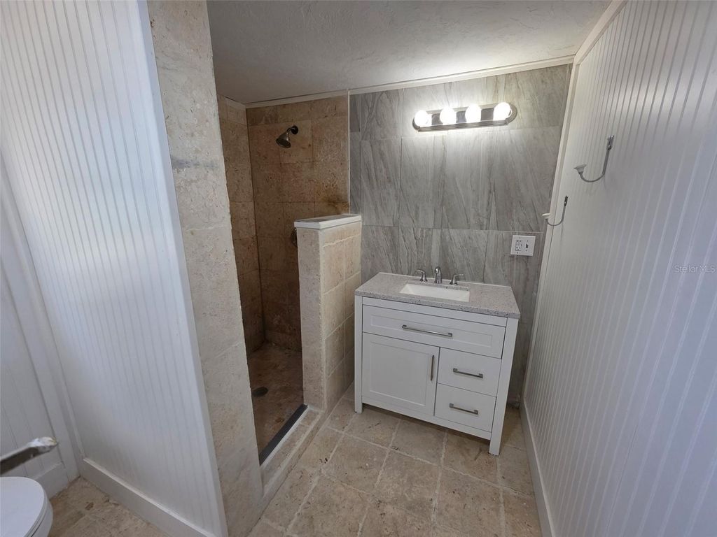 Image 18 of property listing at 503 OLIVE AVENUE, Nokomis, FL 34275