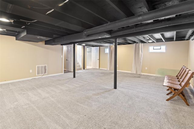 110 Nakota Street, Clawson, MI 48017