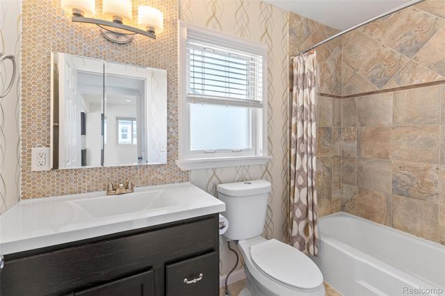 110 Nakota Street, Clawson, MI 48017