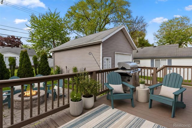 110 Nakota Street, Clawson, MI 48017