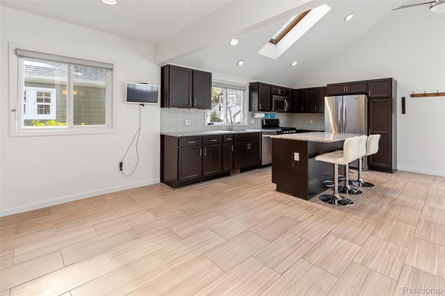 110 Nakota Street, Clawson, MI 48017
