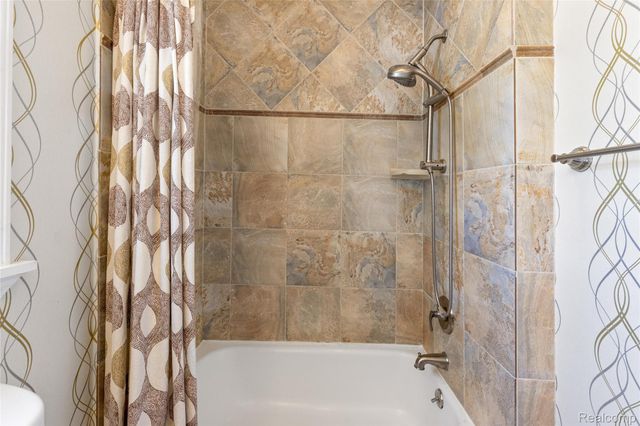 110 Nakota Street, Clawson, MI 48017