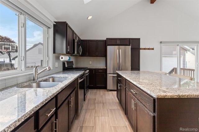 110 Nakota Street, Clawson, MI 48017