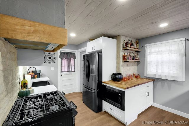 1121 S Sherwood Avenue, Clarksville, IN 47129