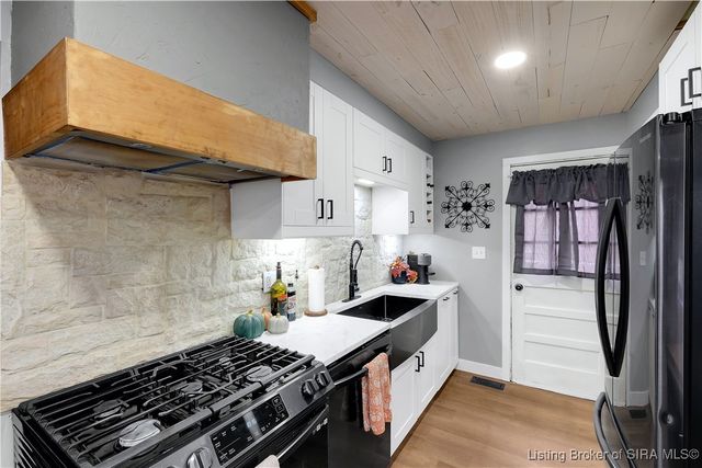 1121 S Sherwood Avenue, Clarksville, IN 47129