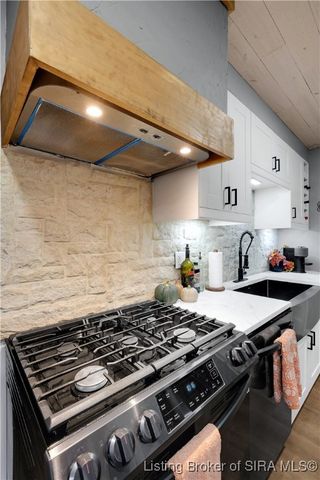 1121 S Sherwood Avenue, Clarksville, IN 47129