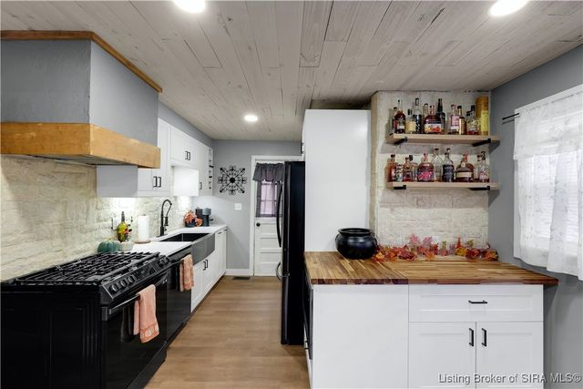 1121 S Sherwood Avenue, Clarksville, IN 47129