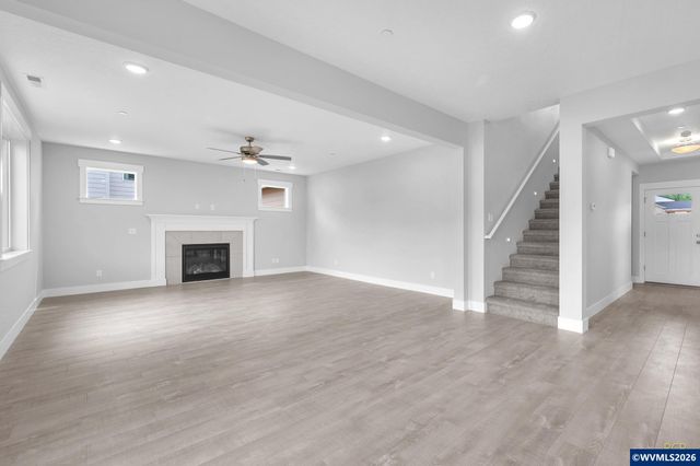 777 Riley Dr Dr, Silverton, OR 97381