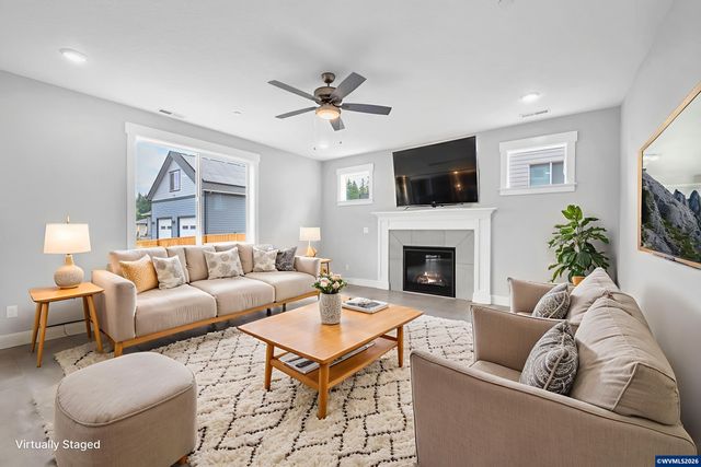 777 Riley Dr Dr, Silverton, OR 97381