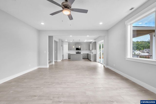 777 Riley Dr Dr, Silverton, OR 97381