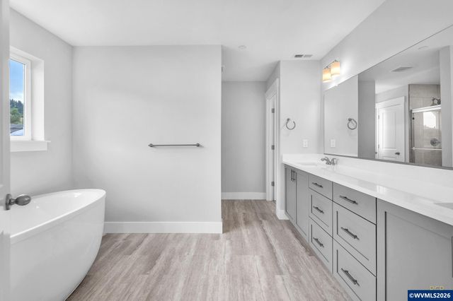 777 Riley Dr Dr, Silverton, OR 97381