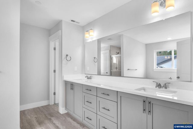 777 Riley Dr Dr, Silverton, OR 97381