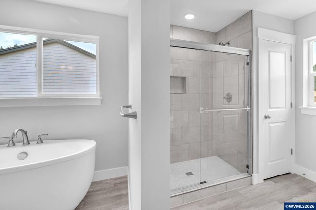 777 Riley Dr Dr, Silverton, OR 97381