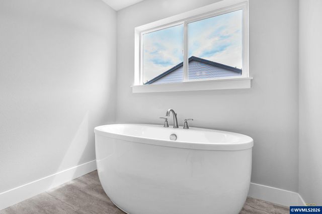 777 Riley Dr Dr, Silverton, OR 97381