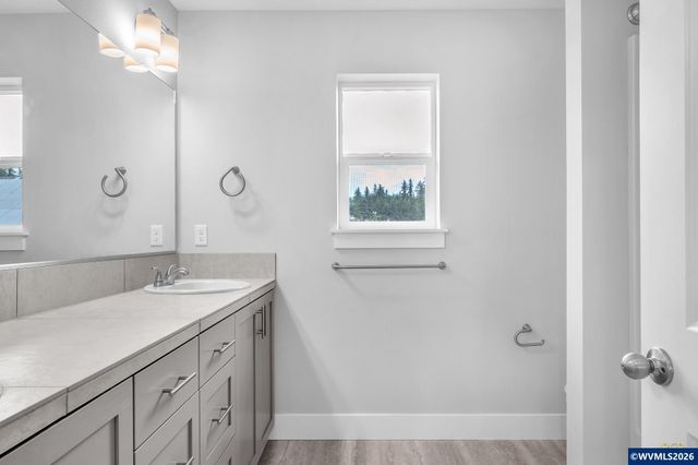 777 Riley Dr Dr, Silverton, OR 97381