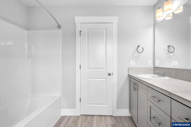 777 Riley Dr Dr, Silverton, OR 97381