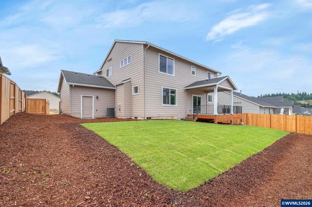 777 Riley Dr Dr, Silverton, OR 97381