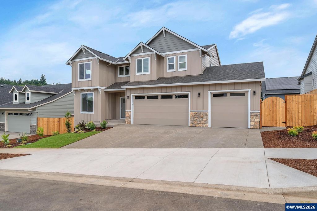 777 Riley Dr Dr, Silverton, OR 97381