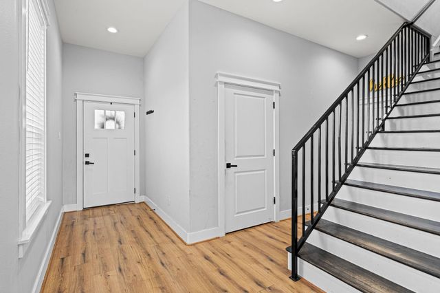 6476 T C Jester Boulevard, Houston, TX 77091